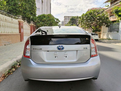 Prius 012 Options 3 16មុឺនម៉ាយហ្សុីន ខាងក្នុងសទឹកដោះគោ សំបកកង់Pirelliថ្មីទាំង4