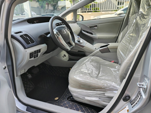 Prius 012 Options 3 16មុឺនម៉ាយហ្សុីន ខាងក្នុងសទឹកដោះគោ សំបកកង់Pirelliថ្មីទាំង4