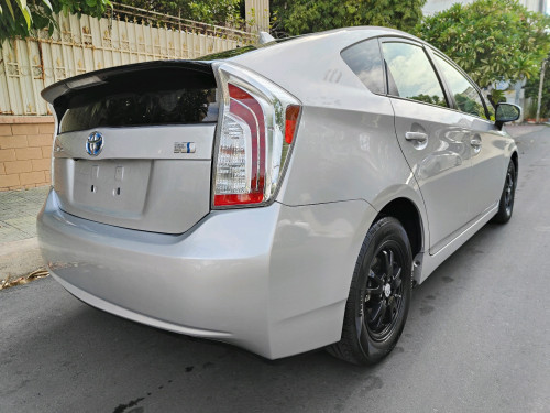 Prius 012 Options 3 16មុឺនម៉ាយហ្សុីន ខាងក្នុងសទឹកដោះគោ សំបកកង់Pirelliថ្មីទាំង4
