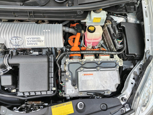 Prius 012 Options 3 16មុឺនម៉ាយហ្សុីន ខាងក្នុងសទឹកដោះគោ សំបកកង់Pirelliថ្មីទាំង4