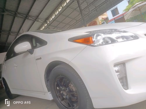 Prius015 ឡានខ្ចៅខ្ចង់ថ្មីអត់បុកអត់ប៉ះអត់ច្រេះអាគុយABSនៅដំណើរការល្អឡានរៀបចំរួចហើយ