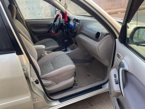 RAV4 02 ប៉ុងមួយ ឡានខ្ចីសាច់ដែកអត់ពុកអត់ច្រេស