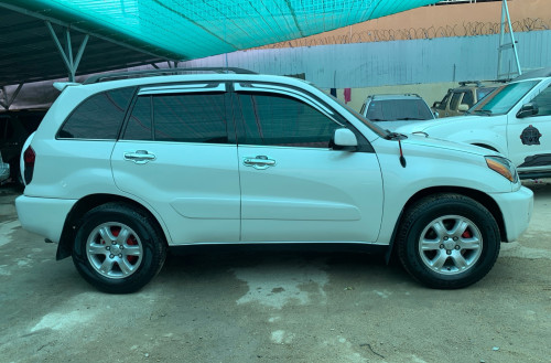 Rav4L ឆ្នាំ 02 ប៉ុង1 Full បេីកតំបូល សកាំម៉ៃ