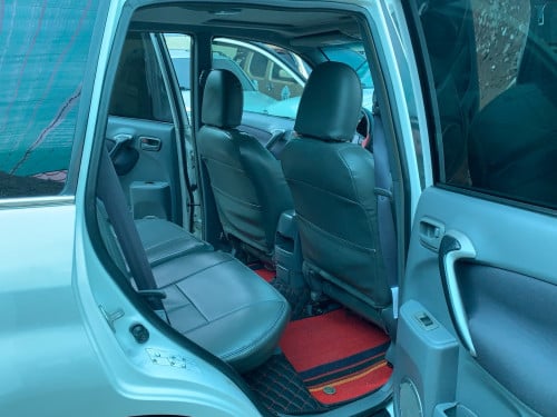 Rav4L ឆ្នាំ 02 ប៉ុង1 Full បេីកតំបូល សកាំម៉ៃ
