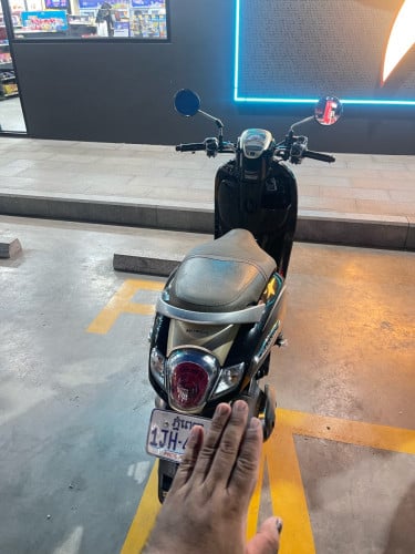 Scoopy2018 មានពន្ធម្ចាស់ដេីម