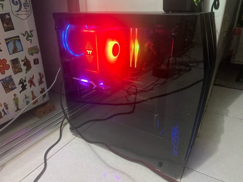 Sell pc ប្រើផ្ទាល់ខ្លួន គុណភាពនៅ 99% ថ្មីណាស់