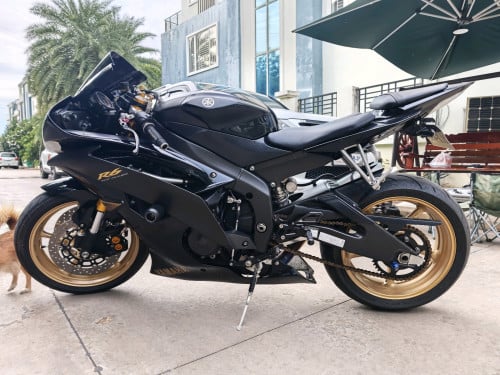 Selling YAMAHA YZF R6 600cc