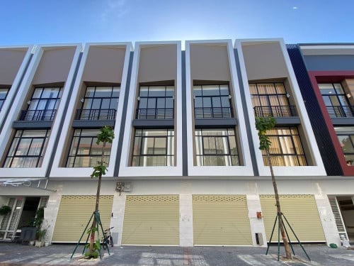Shop house for rent