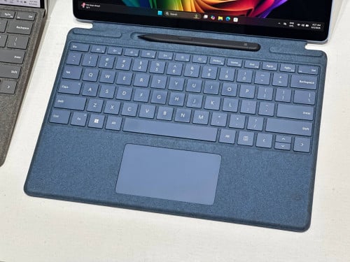Surface Pro 9 ( Grade A )CPU Core i5-12th, RAM 16GB, 8GB, SSD 256GB, 2K Touch Screen