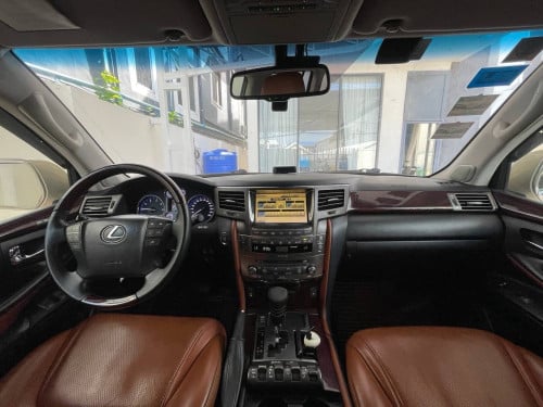 Toyota 570 2011