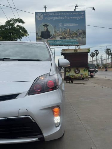 Toyota Prius 2013 PLNG-IN ពណ៌ប្រាក់ សន្លឹកពន្ធ 🔵តម្លៃពិសេស 18,500$
