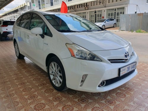 Toyota prius V Option 5 ប្រភេទឡានស្អាត