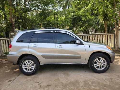 Toyota RAV4 01 Pong1