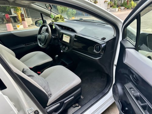 Toyota vitz 011 ស្មាតឃី ឡានថ្មីណាស់ ម្ចាស់ដើម