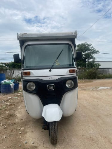 Tuk Tuk ដឹកអីវ៉ាន
