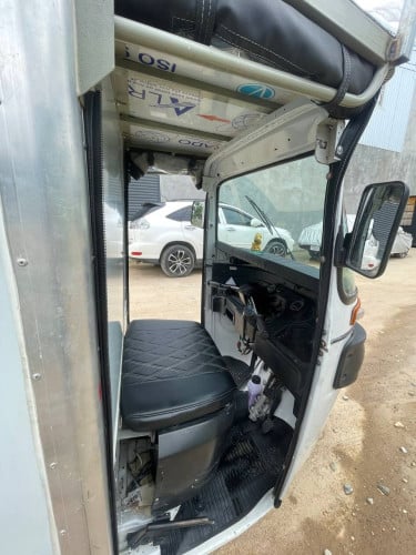 Tuk Tuk ដឹកអីវ៉ាន