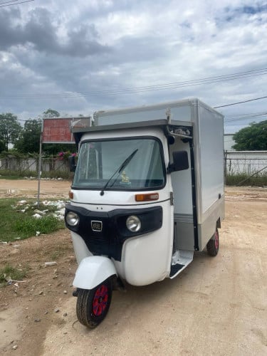 Tuk Tuk ដឹកអីវ៉ាន