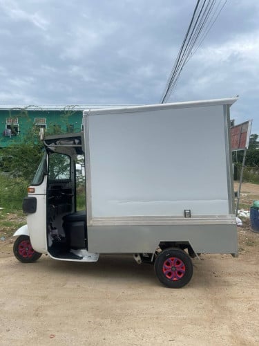 Tuk Tuk ដឹកអីវ៉ាន