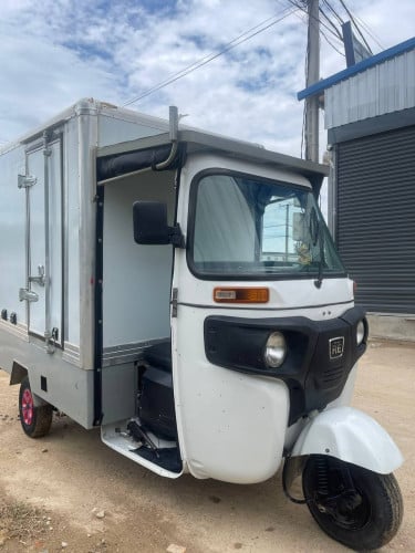 Tuk Tuk ដឹកអីវ៉ាន