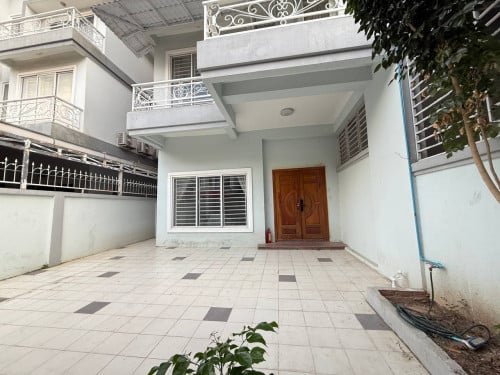 Twin Villa 4 Bedrooms for RENT near AEON Mall 2_Sen Sok
