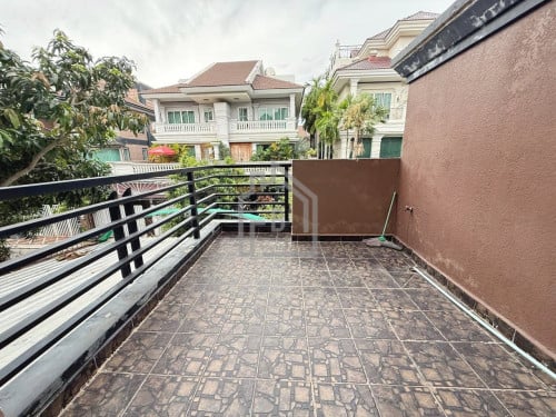 Twin Villa 4 Bedrooms for RENT near RATANA Plaza/Royal Phnom Penh Hospital