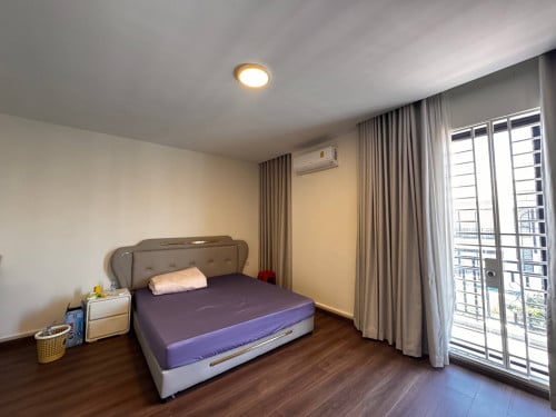 Twin Villa 4 Bedrooms For Sale At Peng Hout Beoung Snor.