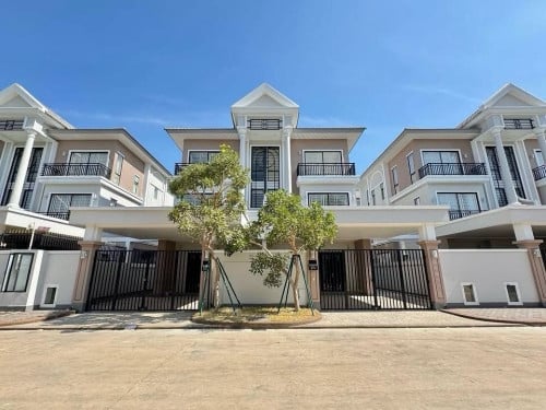 Twin villa for rent at Chipmong Landmark 271