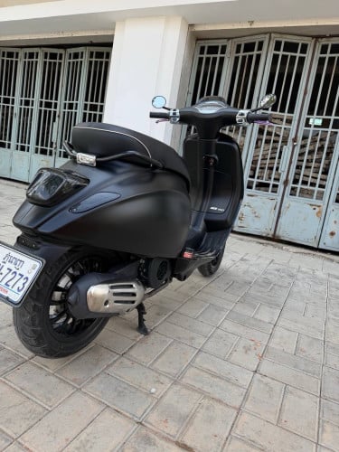 Vespa 2024 | black full Tax
