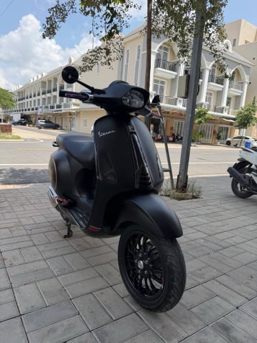 Vespa 2024 | black full Tax