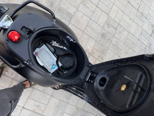 Vespa 2024 | black full Tax