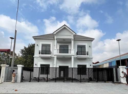 Villa 3 Bedrooms For Rent At SenSok Close to Aeon mall2 With Swimming Pool.
