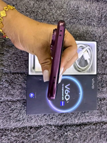 Vivo V60 12G 256G 99% 329$