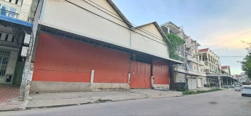 Warehouse for Rent – Prime Location!