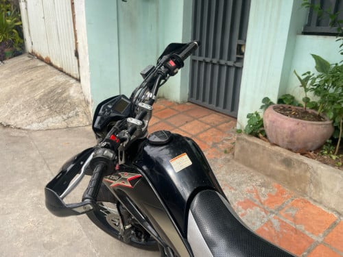 Yamaha Xt ឆ្នាំ 06 ម៉ូតូនៅស្អាតម៉ាសុីនសានុំស្អាត ទិញដាច់ក៍បានវៃដូរក៍បាន
