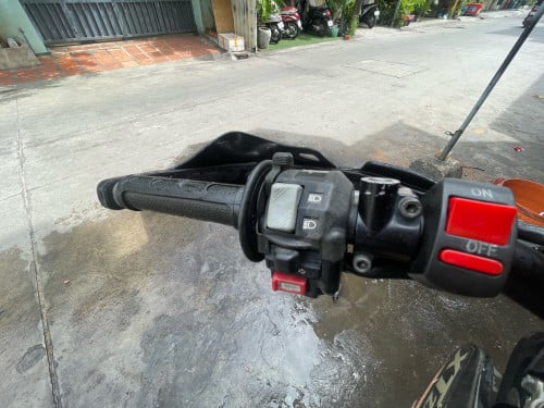 Yamaha Xt ឆ្នាំ 06 ម៉ូតូនៅស្អាតម៉ាសុីនសានុំស្អាត ទិញដាច់ក៍បានវៃដូរក៍បាន