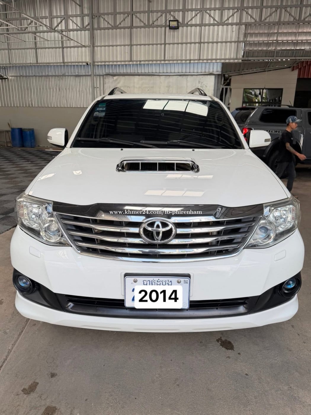 Toyota Fortuner 2014 ឆ្វេងក្រុមហ៊ុន