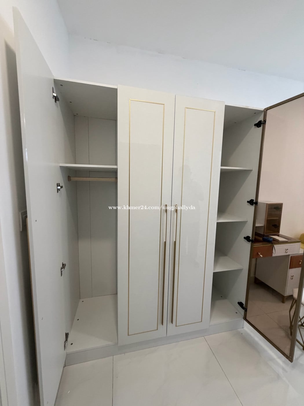 ទូខោអាវ ថ្មី90% កំពស់ 2m ,បណ្តោយ1.60cm, ជម្រៅ0.60