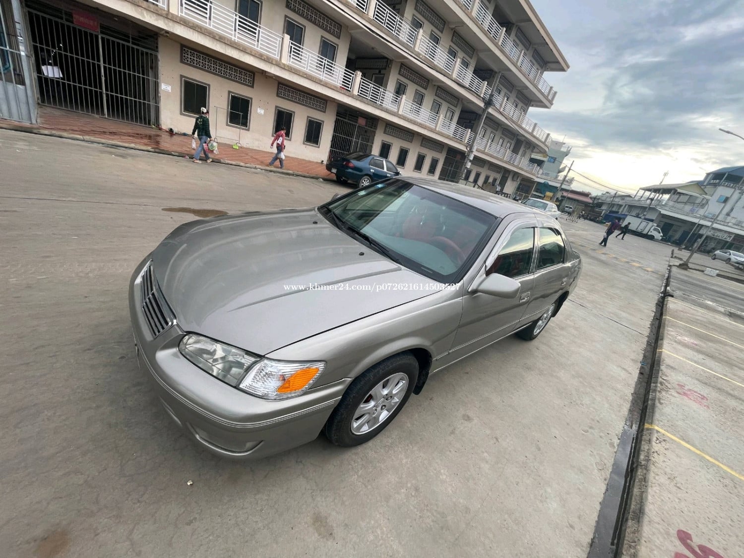 ឆ្លាមលក់ឆ្នាំ 97 ឡានថ្មី