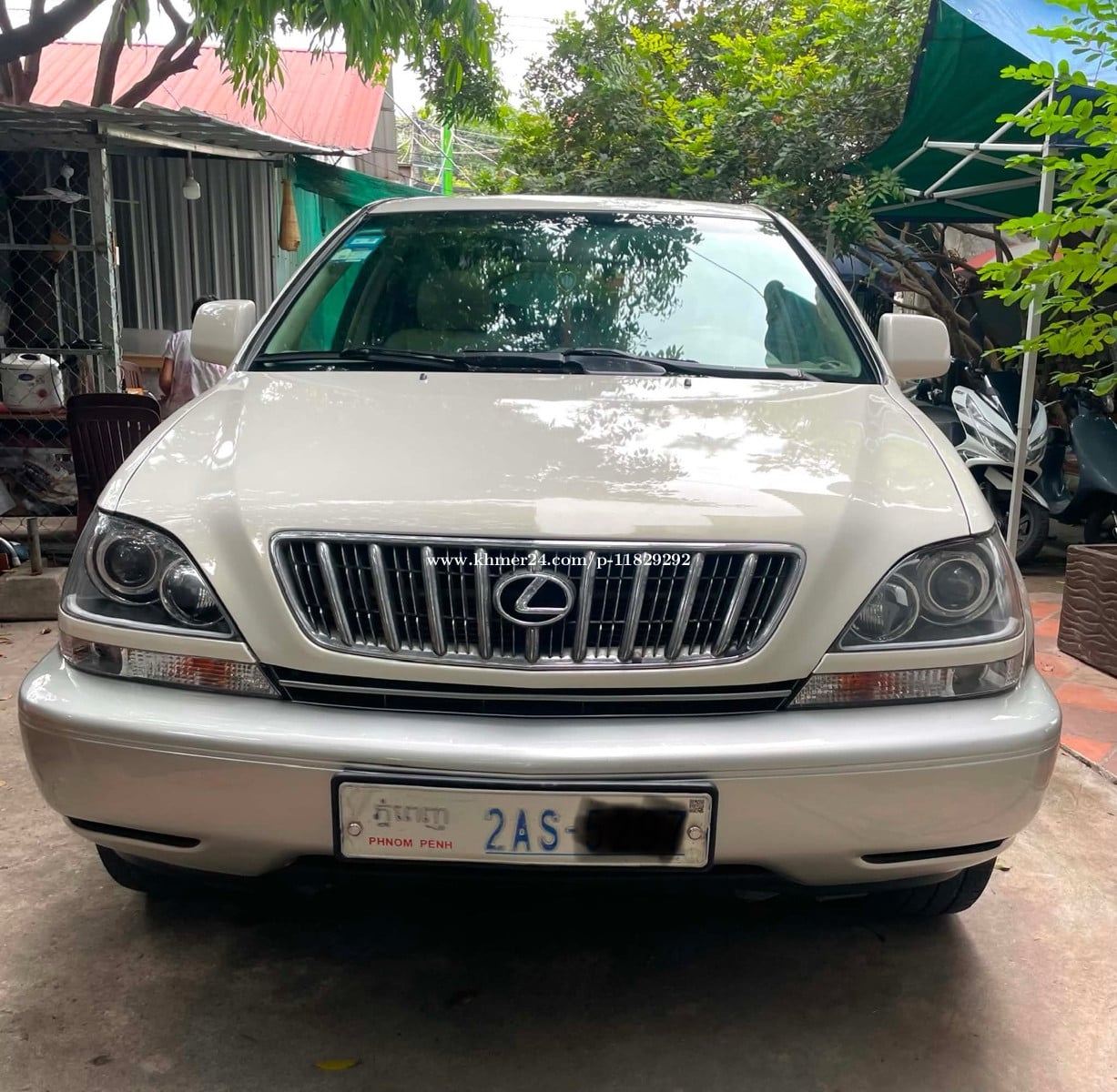 ឡានជិះផ្ទាល់ខ្លួនចង់លក់ ឆ្នាំ99 ប៉ុង1 ពណ៌សកាំម៉ៃ