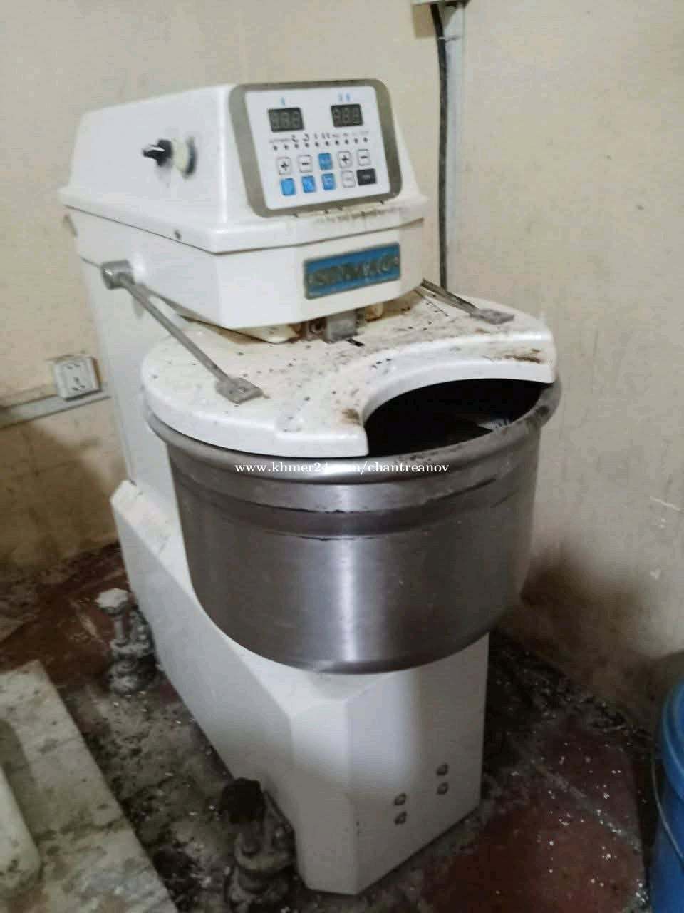 ចង់លក់ម៉ាស៊ីនធ្វើនំប័ុង Brand SIMMAG បន្ទាន់