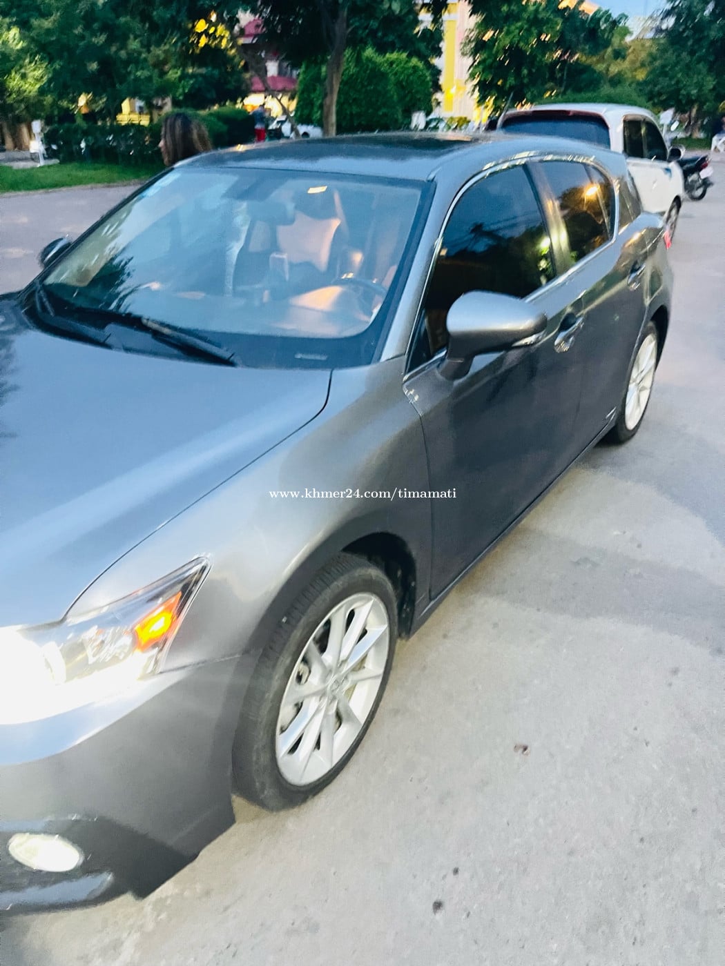 2013 CT200H Full Premium ម្ចាស់ដើមផ្ទាល់លក់ដូរសេរី 087652525