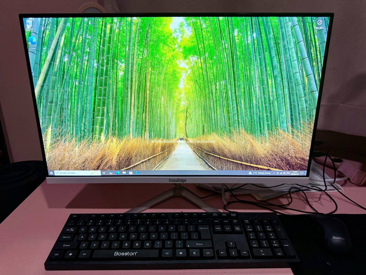 All in one computer 95% new (used only 1 month)