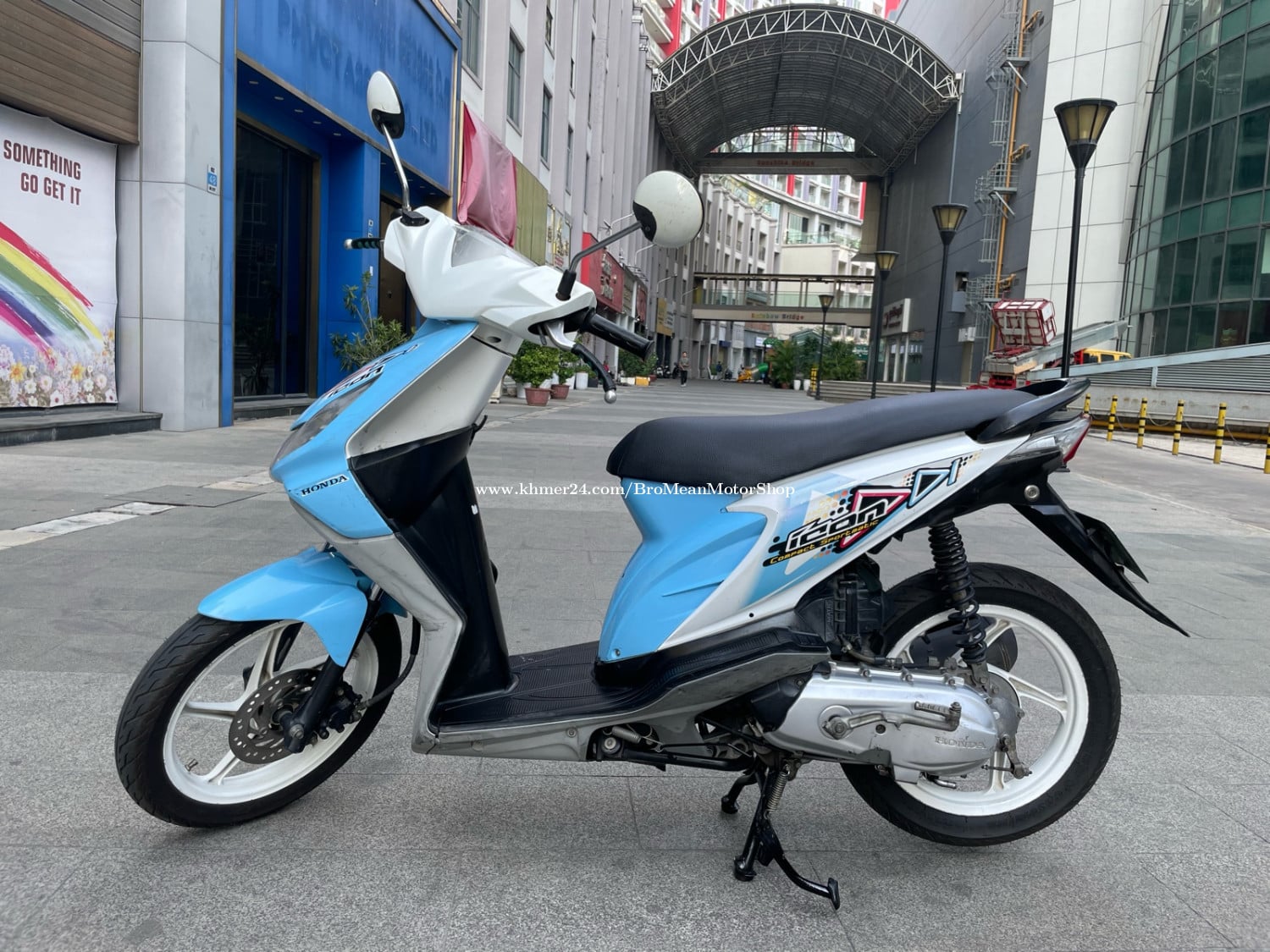 Honda icon 2012 New90%មានពន្ធកាតគ្រីស្លាកលេខ