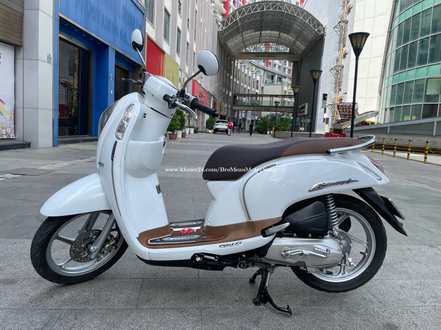 Honda Scoopyi 2015 New98%មានពន្ធកាតគ្រីស្លាកលេខ
