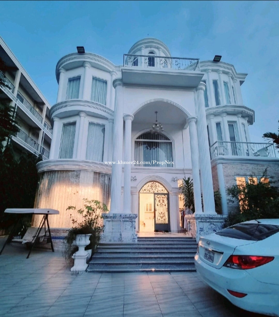 Luxury Villa for Sale in PPT, SenSok