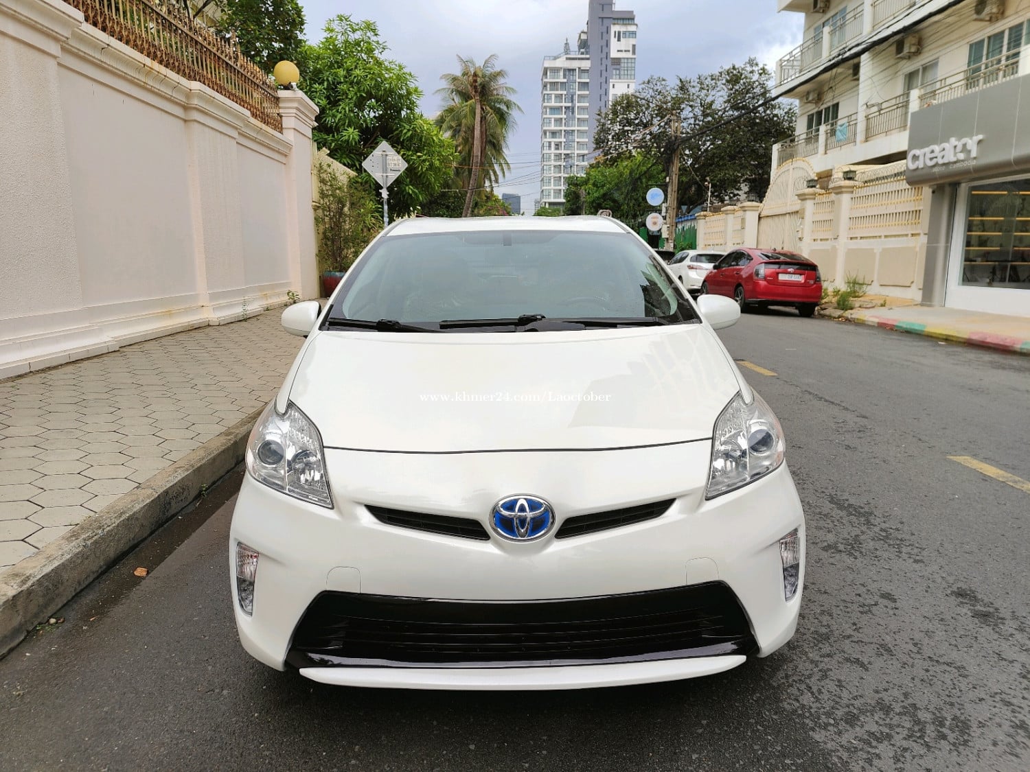 Prius 014 options 4 ខាងក្នុងលឿង កៅអីចុច ពូកស្បែកហ្សុីន បាសJBL