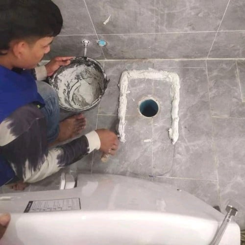 ការងារដំឡើងចានបង្គន់ថ្មី