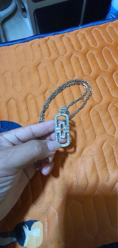 ខ្សែកអ៊ីណុកដាំត្បូង
