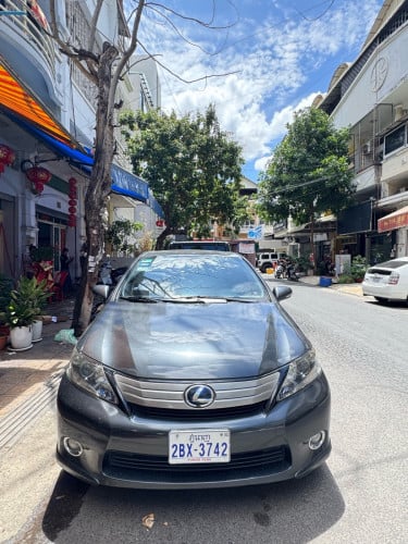 ឡានលក់ក្រោមទីផ្សារ លក់ដូរសារី