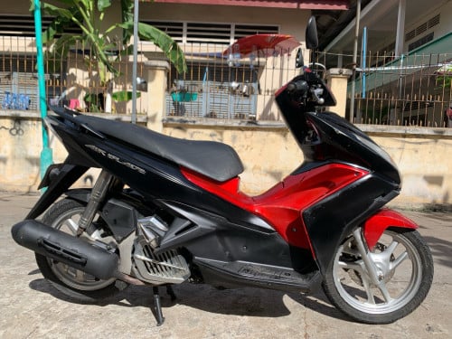ម៉ូតូលក់​